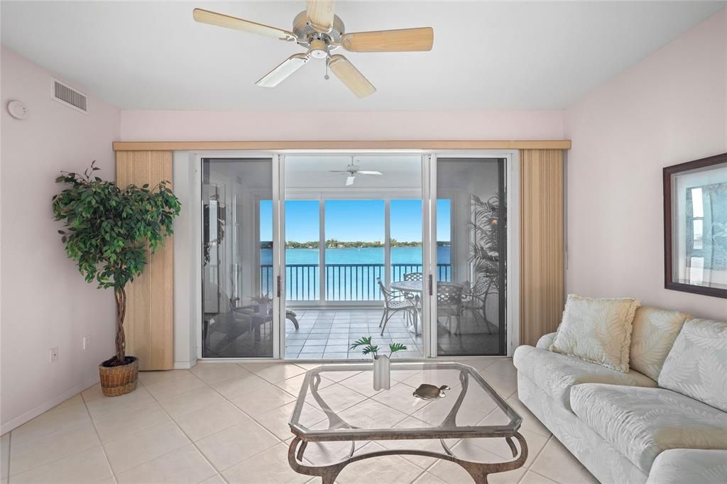 For Sale: $550,000 (2 beds, 2 baths, 1932 Square Feet)