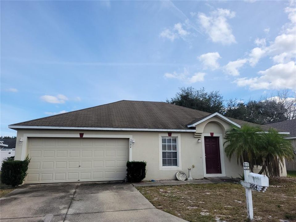 Recently Sold: $140,000 (3 beds, 2 baths, 1396 Square Feet)