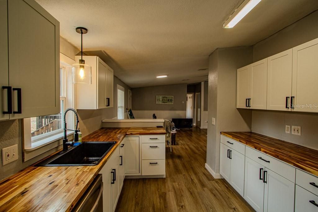 En Venta: $185,000 (3 camas, 2 baños, 1512 Pies cuadrados)