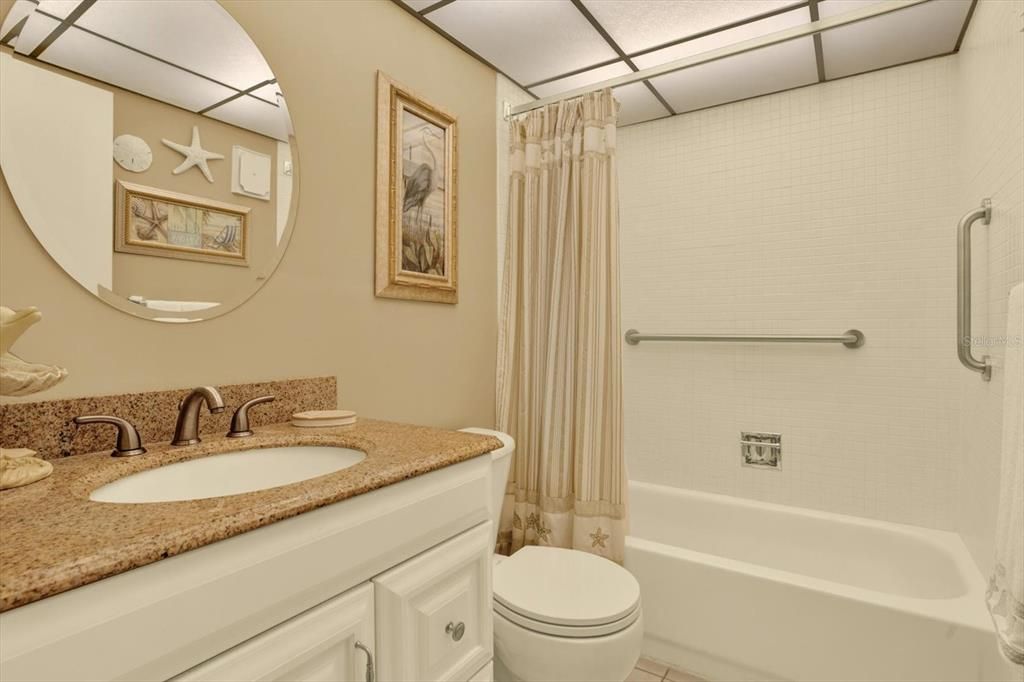 Activo con contrato: $115,000 (1 camas, 1 baños, 640 Pies cuadrados)