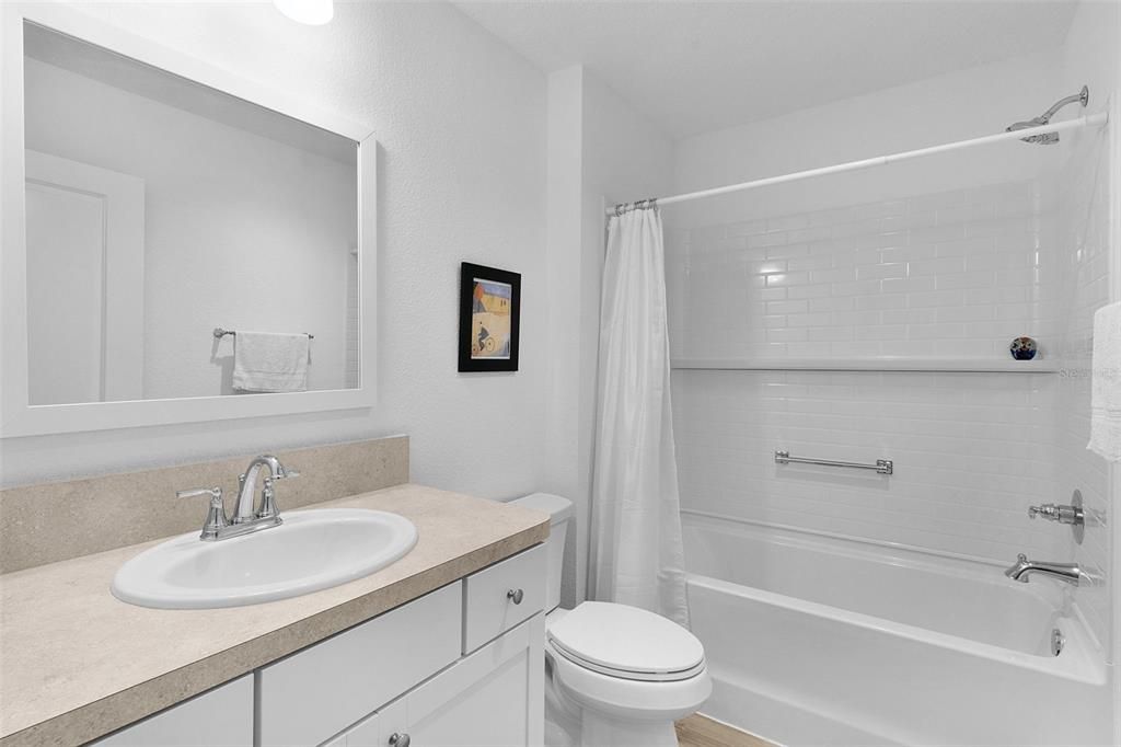 На продажу: $290,000 (2 спален, 2 ванн, 1227 Квадратных фут)