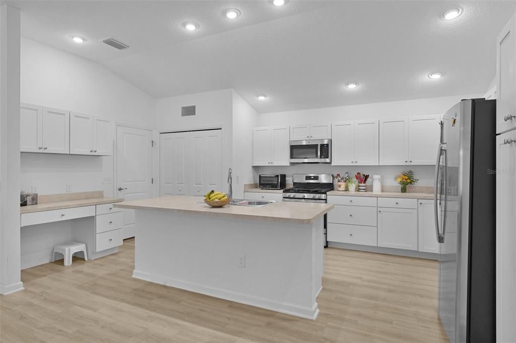 На продажу: $290,000 (2 спален, 2 ванн, 1227 Квадратных фут)