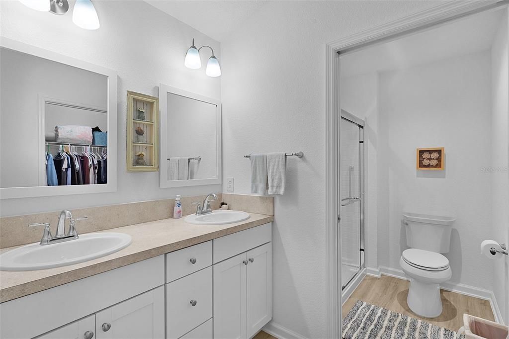 На продажу: $290,000 (2 спален, 2 ванн, 1227 Квадратных фут)