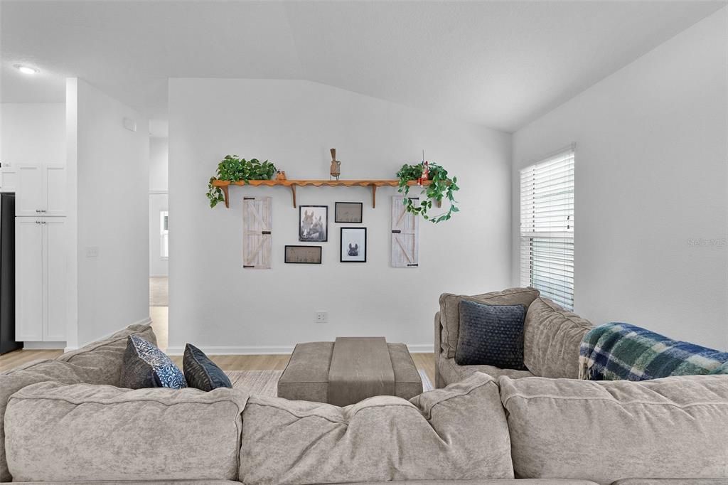 На продажу: $290,000 (2 спален, 2 ванн, 1227 Квадратных фут)