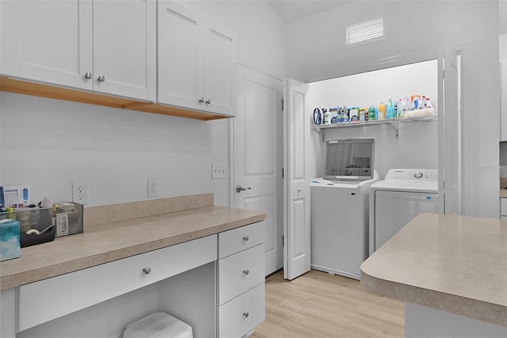 На продажу: $290,000 (2 спален, 2 ванн, 1227 Квадратных фут)