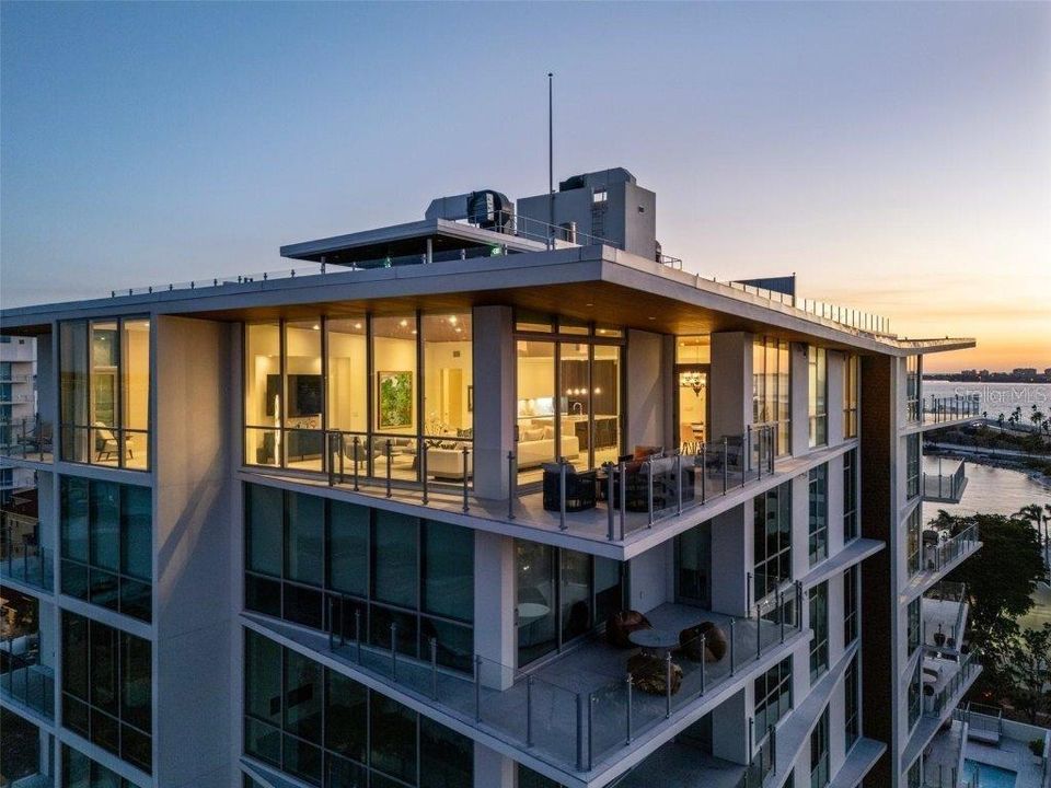 For Sale: $5,995,000 (4 beds, 4 baths, 3576 Square Feet)