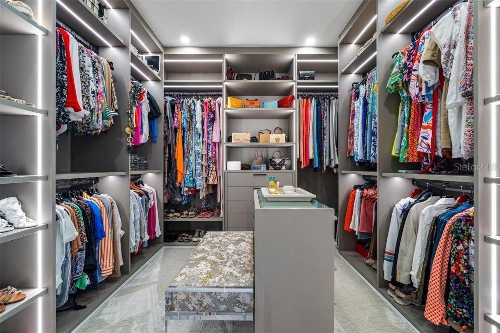 For Sale: $5,995,000 (4 beds, 4 baths, 3576 Square Feet)