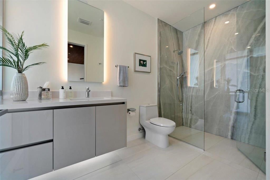 For Sale: $5,995,000 (4 beds, 4 baths, 3576 Square Feet)