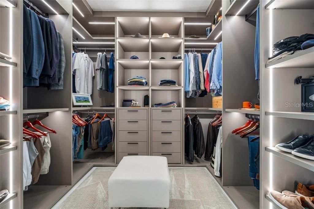 For Sale: $5,995,000 (4 beds, 4 baths, 3576 Square Feet)