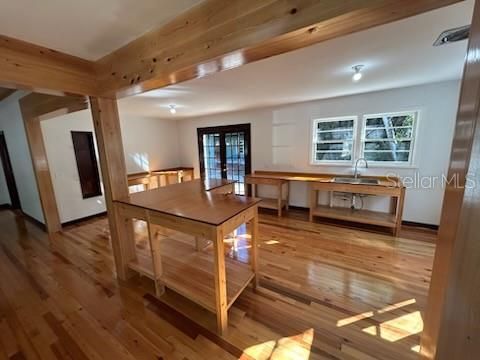 En Venta: $725,000 (4 camas, 3 baños, 2910 Pies cuadrados)