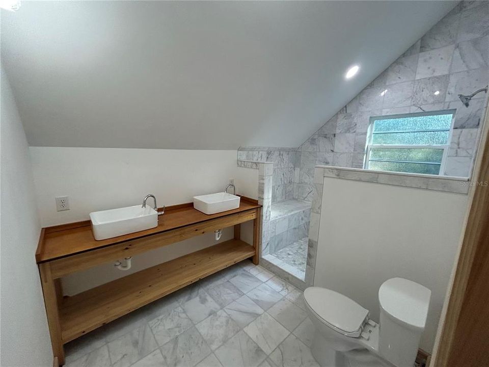 En Venta: $725,000 (4 camas, 3 baños, 2910 Pies cuadrados)