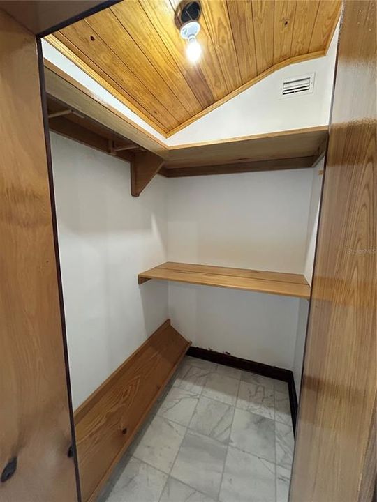 En Venta: $725,000 (4 camas, 3 baños, 2910 Pies cuadrados)