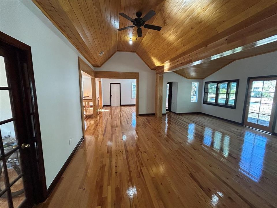 En Venta: $725,000 (4 camas, 3 baños, 2910 Pies cuadrados)
