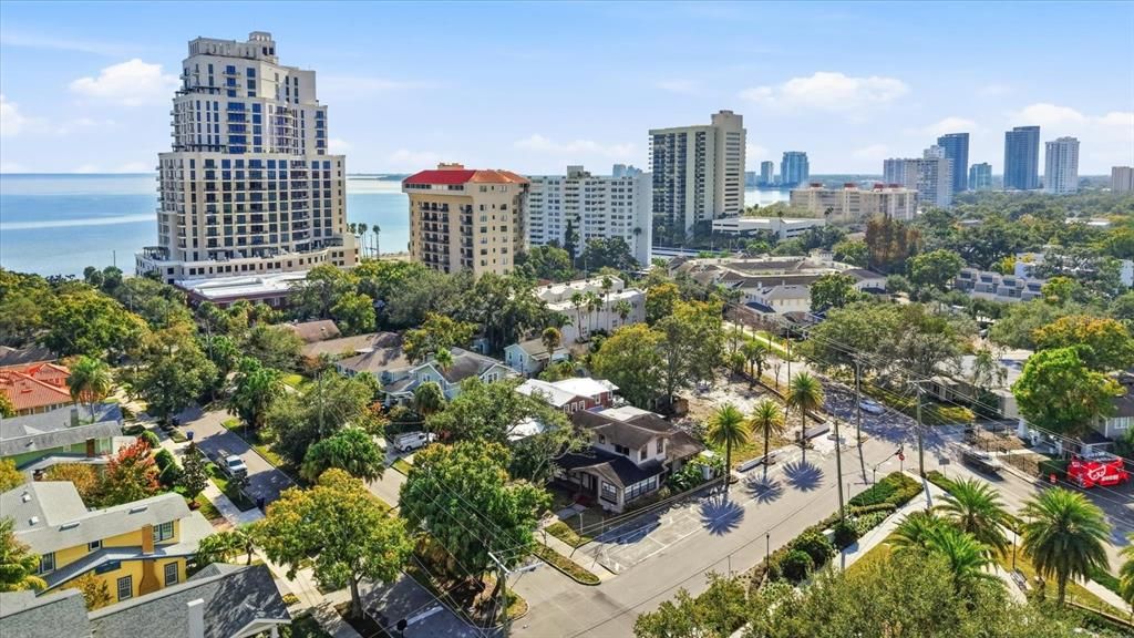 На продажу: $4,295,000 (3 спален, 2 ванн, 2550 Квадратных фут)