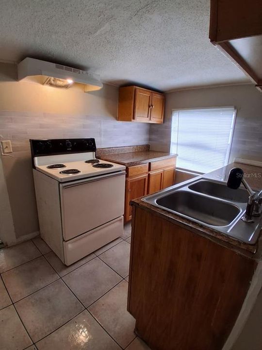 For Rent: $1,300 (5 beds, 1 baths, 1500 Square Feet)