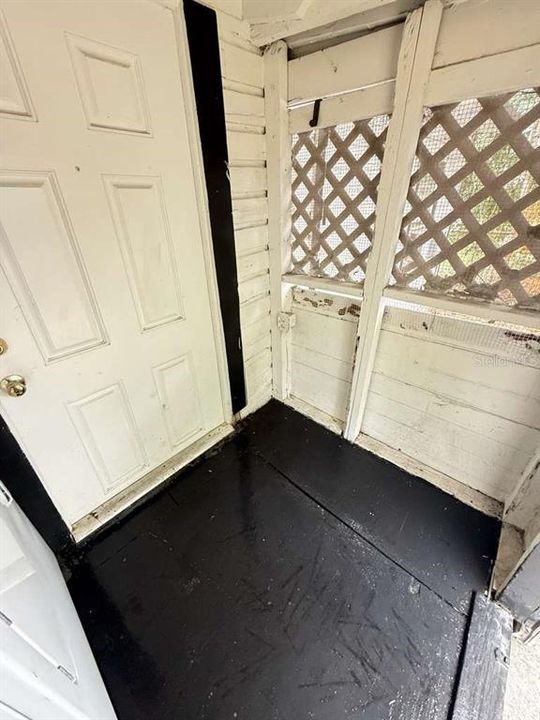 For Rent: $1,300 (5 beds, 1 baths, 1500 Square Feet)