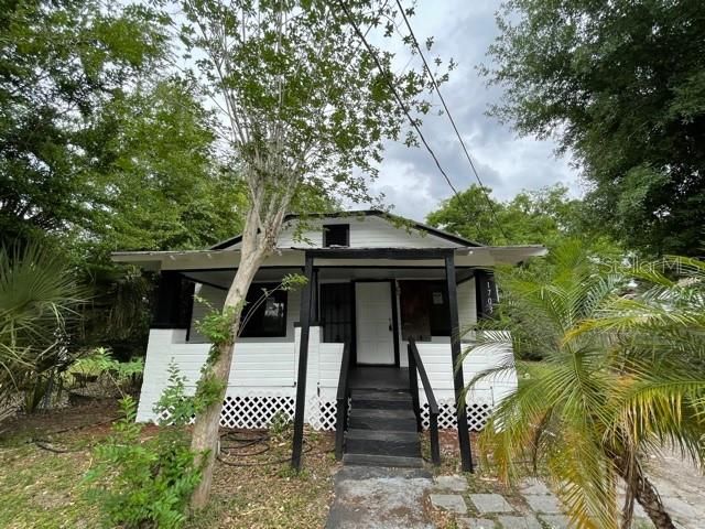 For Rent: $1,300 (5 beds, 1 baths, 1500 Square Feet)