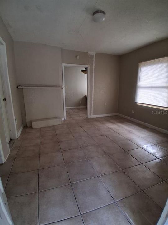 For Rent: $1,300 (5 beds, 1 baths, 1500 Square Feet)