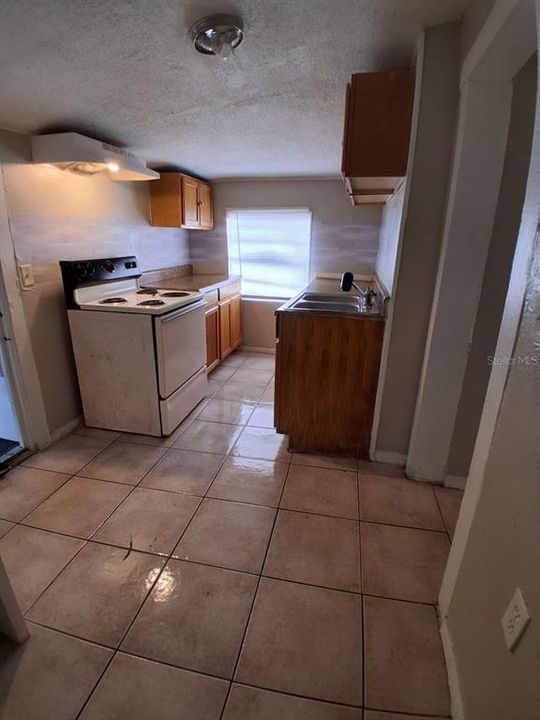 For Rent: $1,300 (5 beds, 1 baths, 1500 Square Feet)