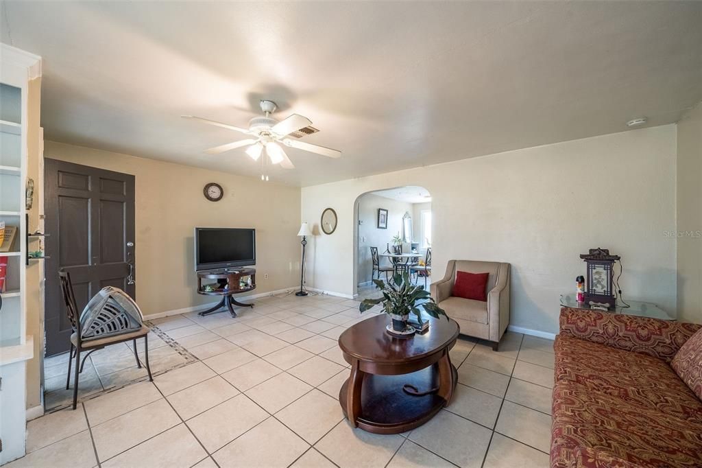 En Venta: $374,900 (5 camas, 0 baños, 2549 Pies cuadrados)