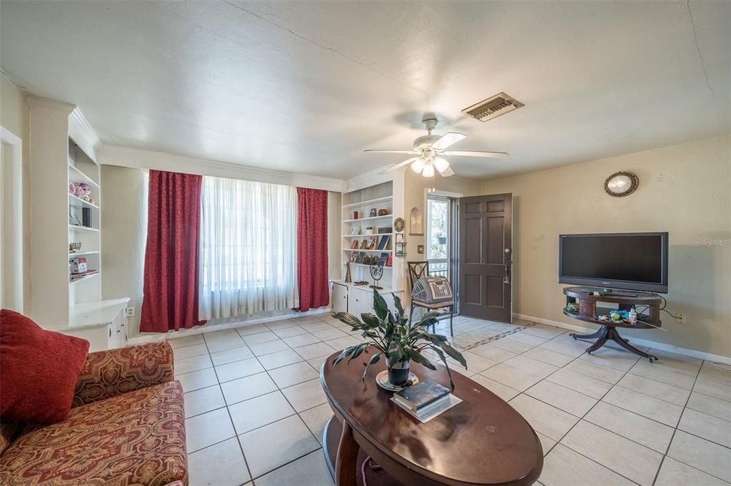 En Venta: $374,900 (5 camas, 0 baños, 2549 Pies cuadrados)