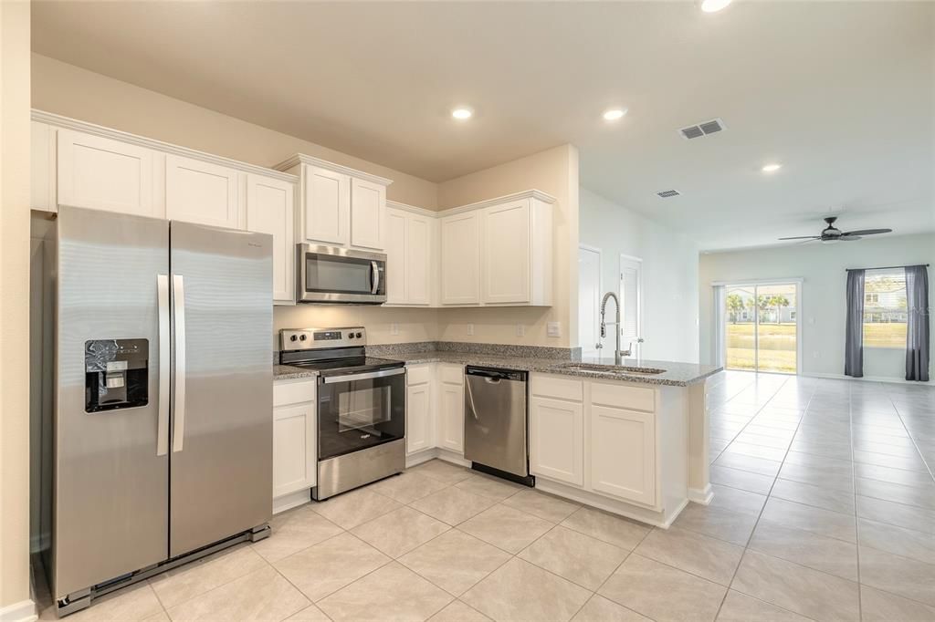 На продажу: $314,990 (3 спален, 2 ванн, 1502 Квадратных фут)