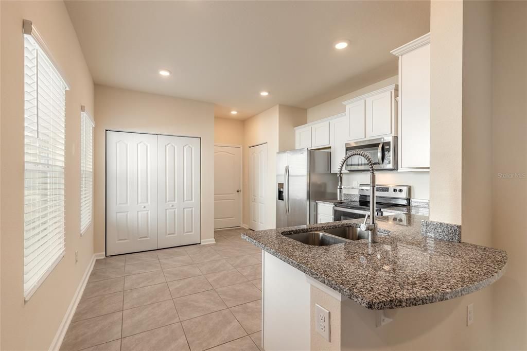 На продажу: $314,990 (3 спален, 2 ванн, 1502 Квадратных фут)