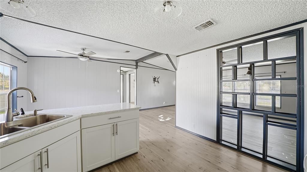 待售: $265,000 (3 贝兹, 2 浴室, 1568 平方英尺)