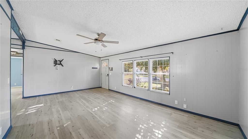 待售: $265,000 (3 贝兹, 2 浴室, 1568 平方英尺)