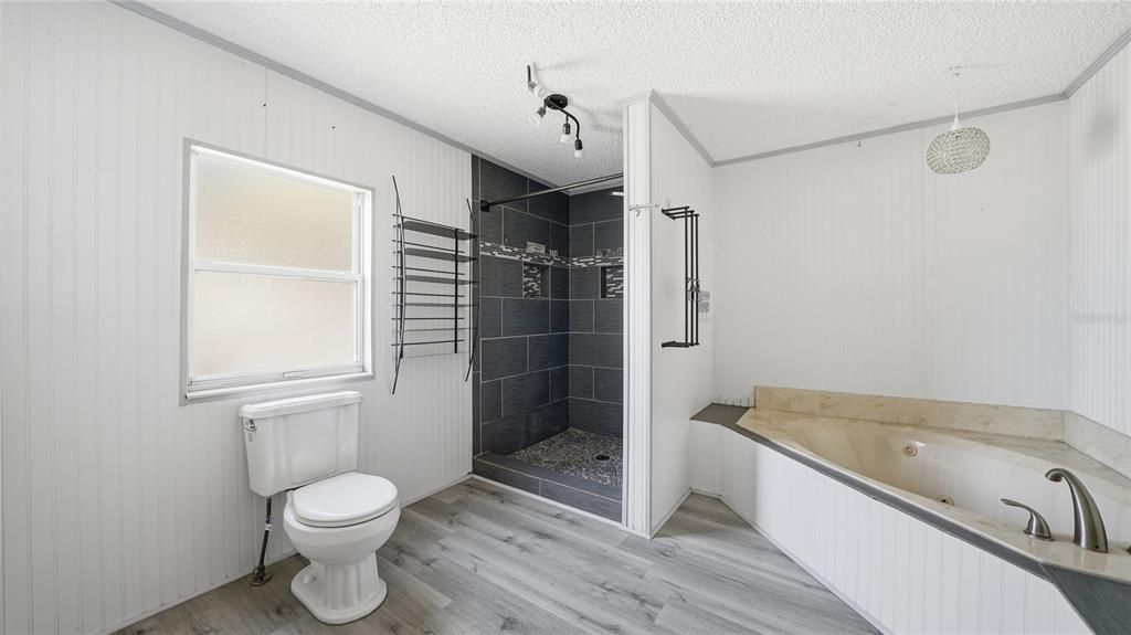 待售: $265,000 (3 贝兹, 2 浴室, 1568 平方英尺)