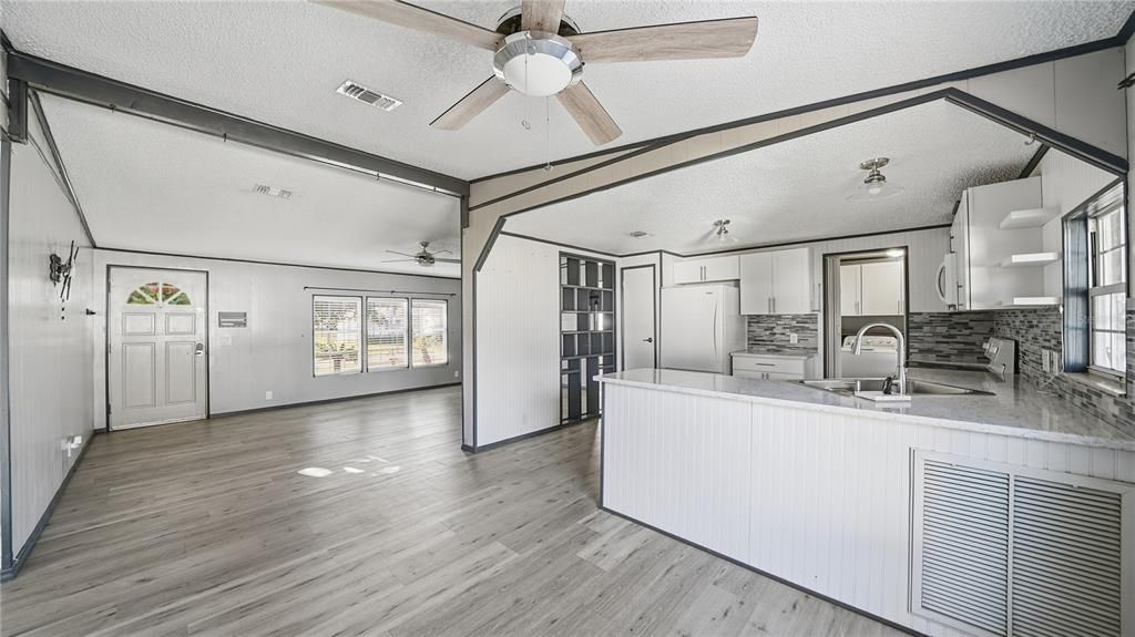 待售: $265,000 (3 贝兹, 2 浴室, 1568 平方英尺)