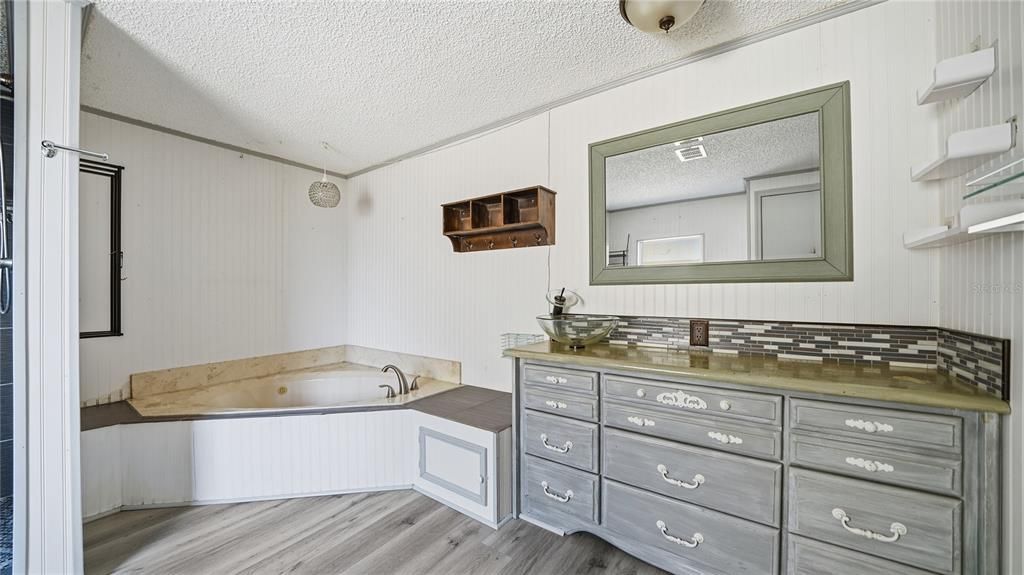 待售: $265,000 (3 贝兹, 2 浴室, 1568 平方英尺)