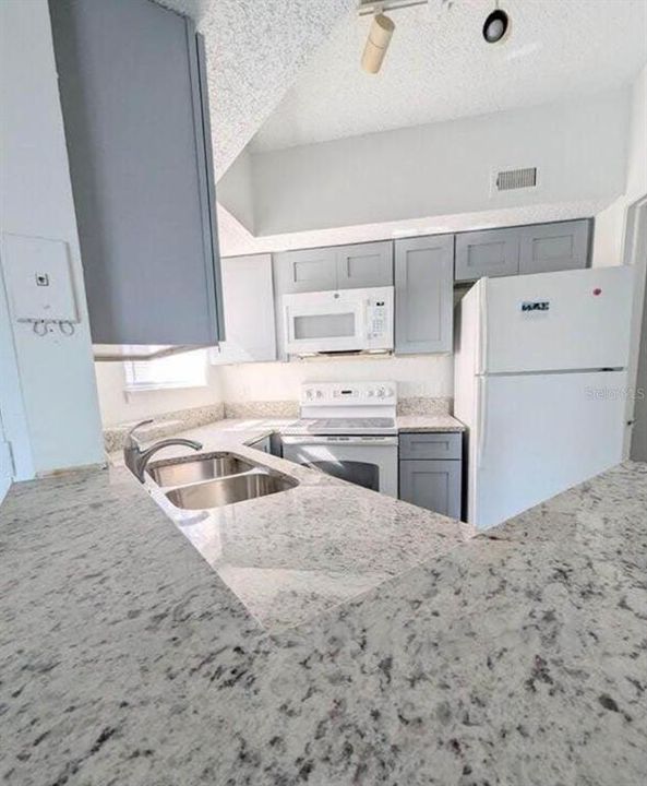 Activo con contrato: $1,500 (2 camas, 2 baños, 864 Pies cuadrados)
