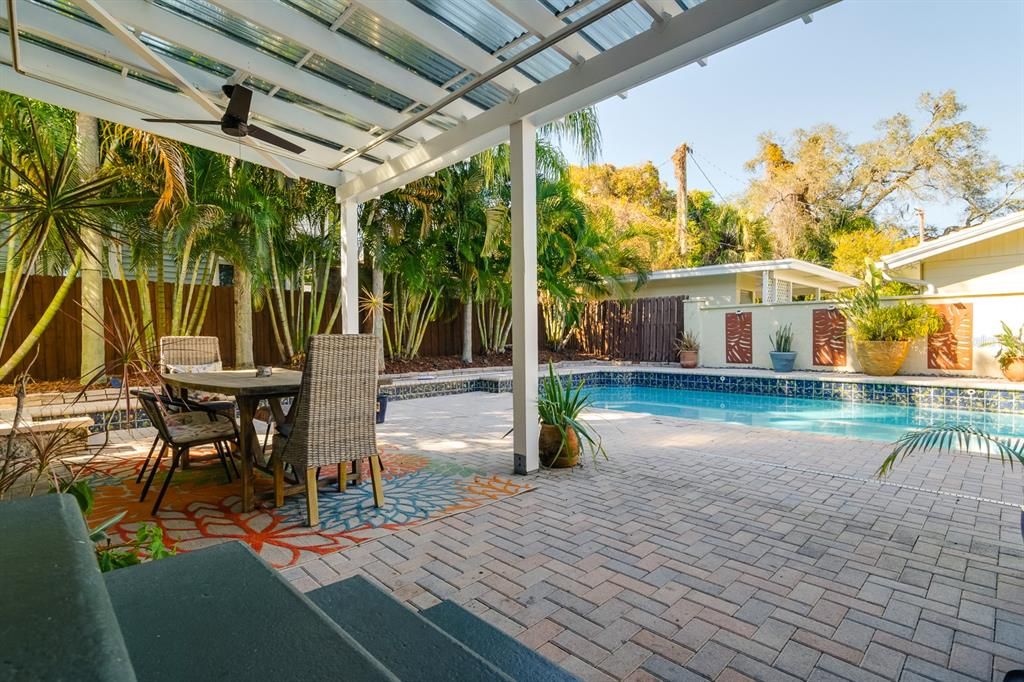Activo con contrato: $1,985,000 (5 camas, 3 baños, 2960 Pies cuadrados)