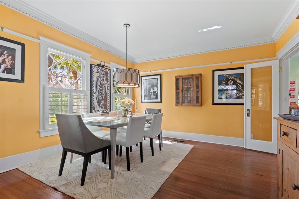 Activo con contrato: $1,985,000 (5 camas, 3 baños, 2960 Pies cuadrados)