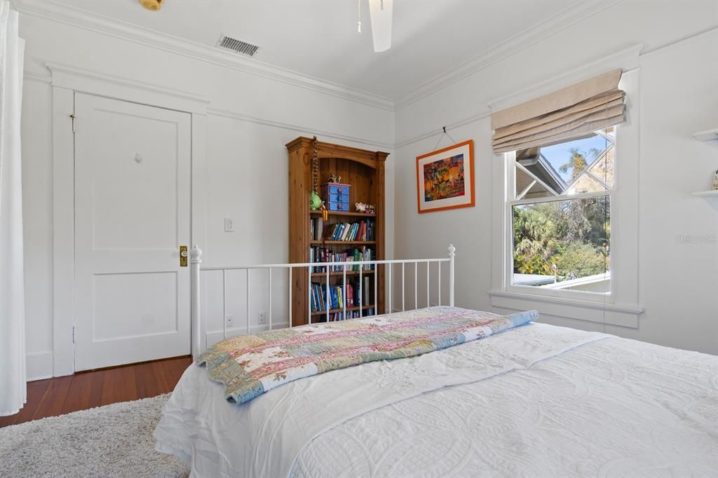 Activo con contrato: $1,985,000 (5 camas, 3 baños, 2960 Pies cuadrados)