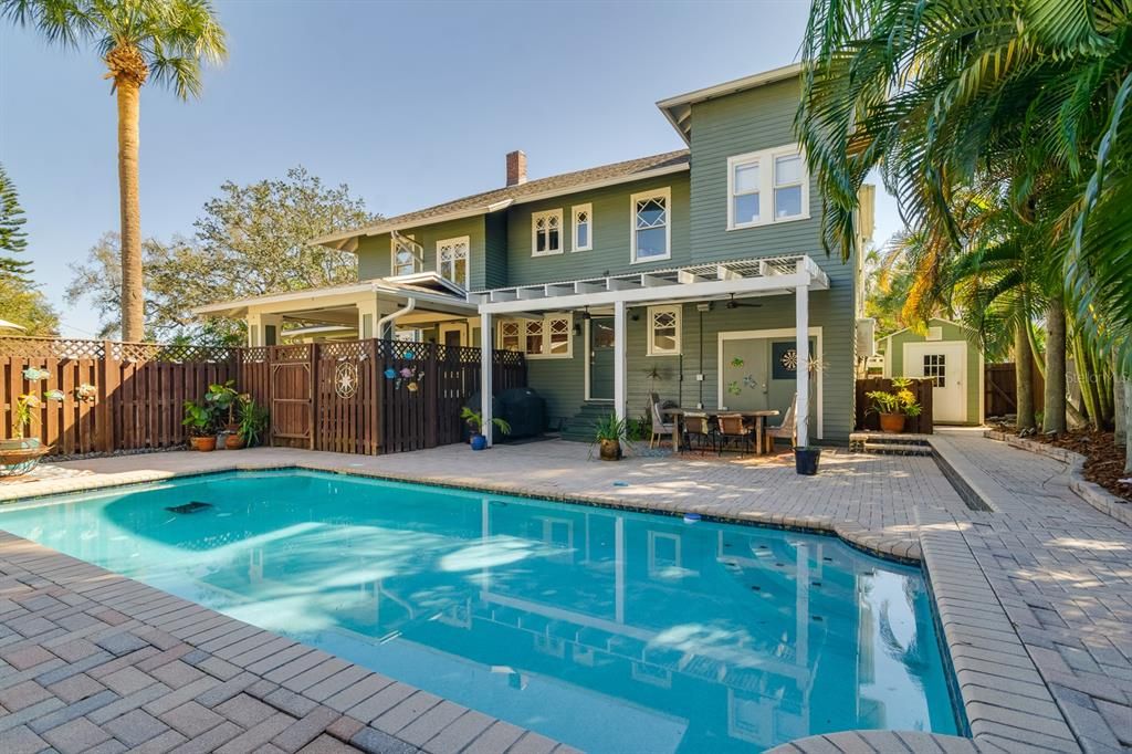 Activo con contrato: $1,985,000 (5 camas, 3 baños, 2960 Pies cuadrados)