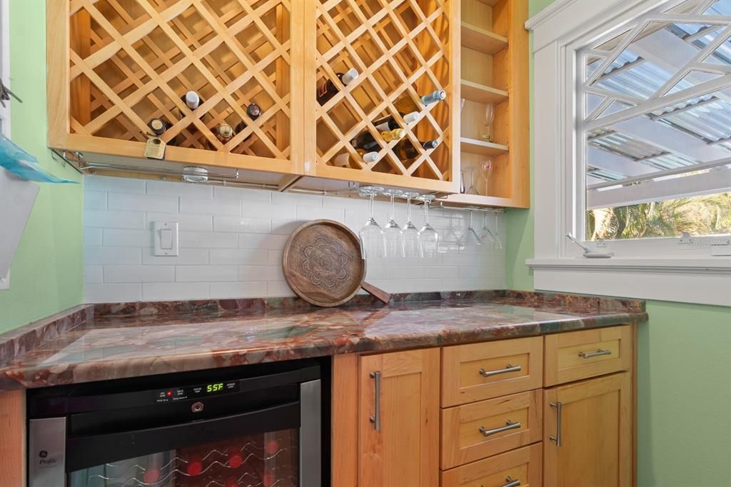 Activo con contrato: $1,985,000 (5 camas, 3 baños, 2960 Pies cuadrados)