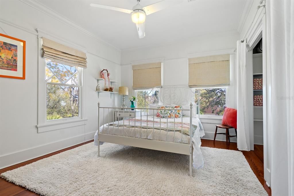 Activo con contrato: $1,985,000 (5 camas, 3 baños, 2960 Pies cuadrados)
