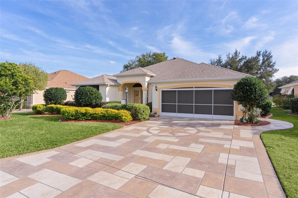 For Sale: $665,000 (3 beds, 2 baths, 2594 Square Feet)