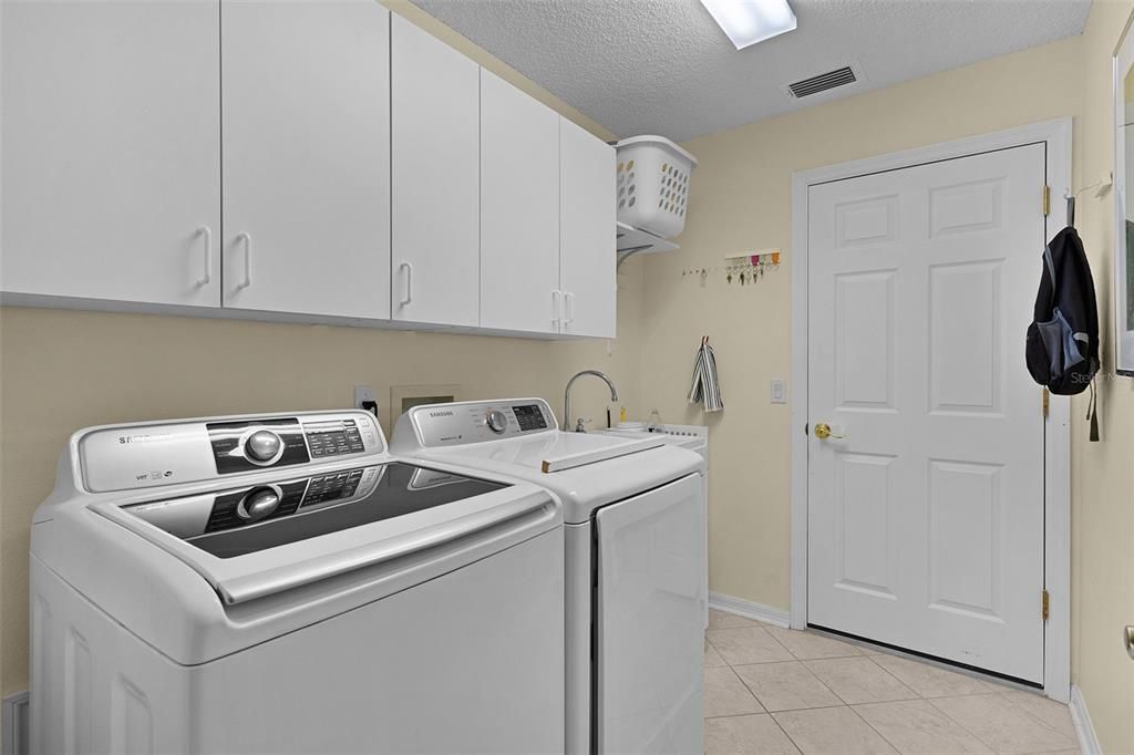 For Sale: $665,000 (3 beds, 2 baths, 2594 Square Feet)