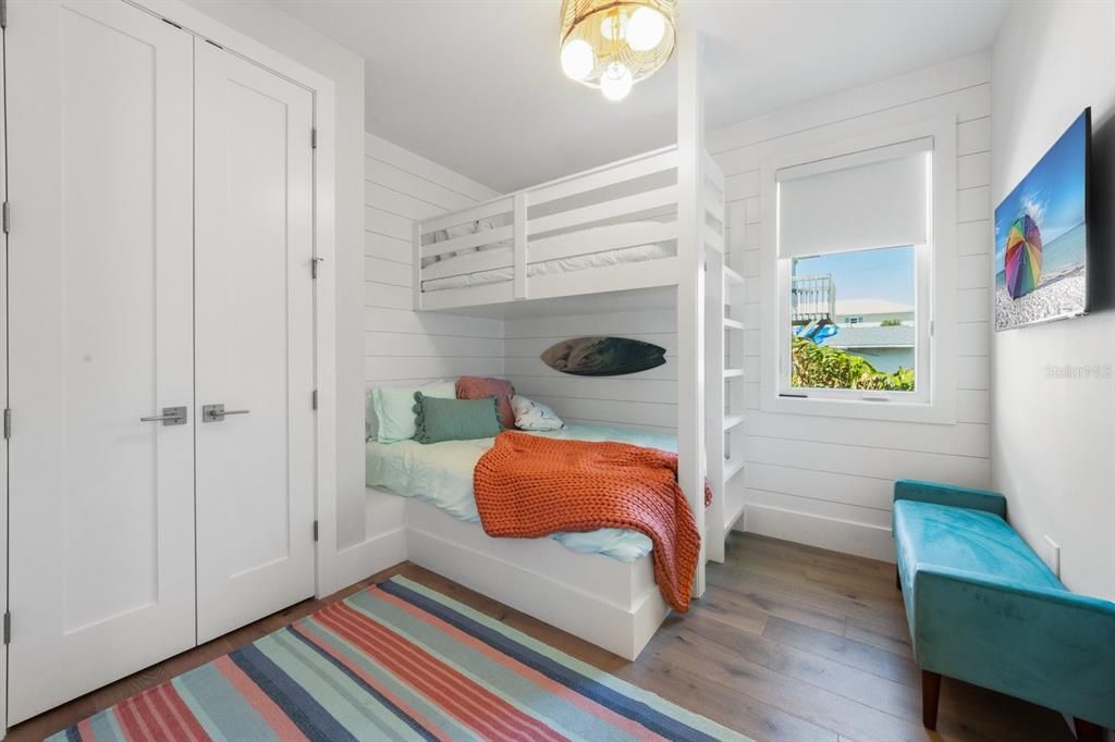 For Sale: $3,895,000 (4 beds, 4 baths, 2091 Square Feet)