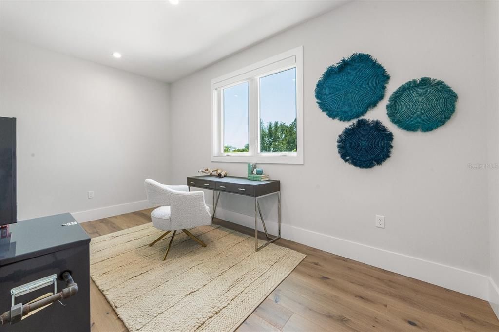 For Sale: $3,895,000 (4 beds, 4 baths, 2091 Square Feet)