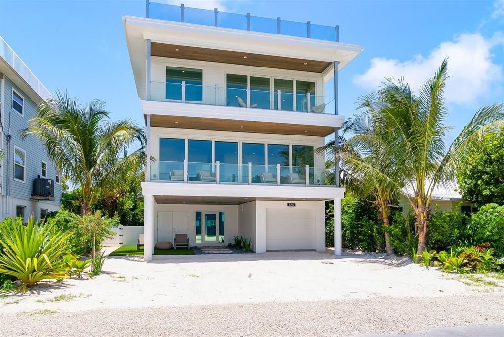 For Sale: $3,895,000 (4 beds, 4 baths, 2091 Square Feet)