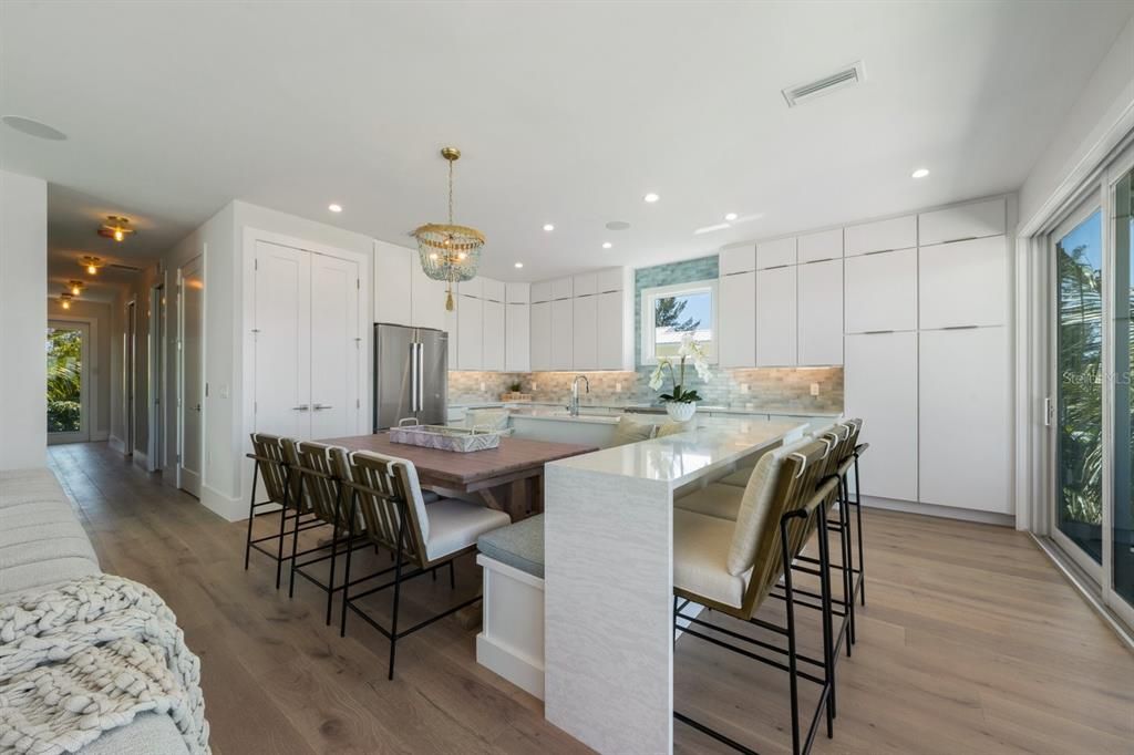 For Sale: $3,895,000 (4 beds, 4 baths, 2091 Square Feet)