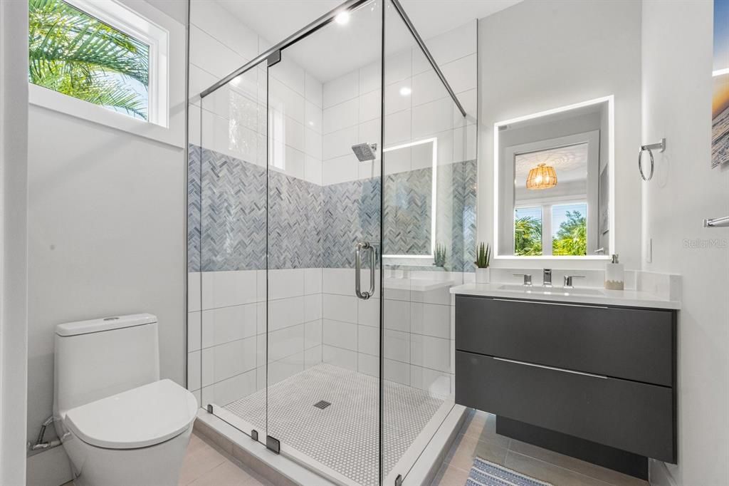 For Sale: $3,895,000 (4 beds, 4 baths, 2091 Square Feet)
