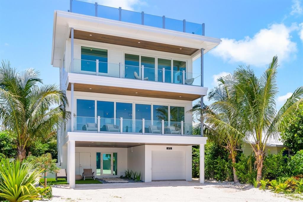 For Sale: $3,895,000 (4 beds, 4 baths, 2091 Square Feet)