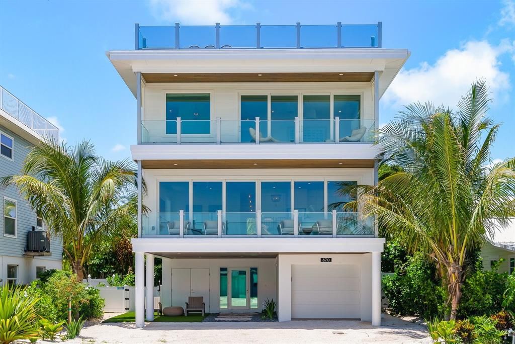 For Sale: $3,895,000 (4 beds, 4 baths, 2091 Square Feet)