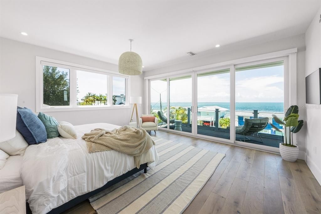 For Sale: $3,895,000 (4 beds, 4 baths, 2091 Square Feet)
