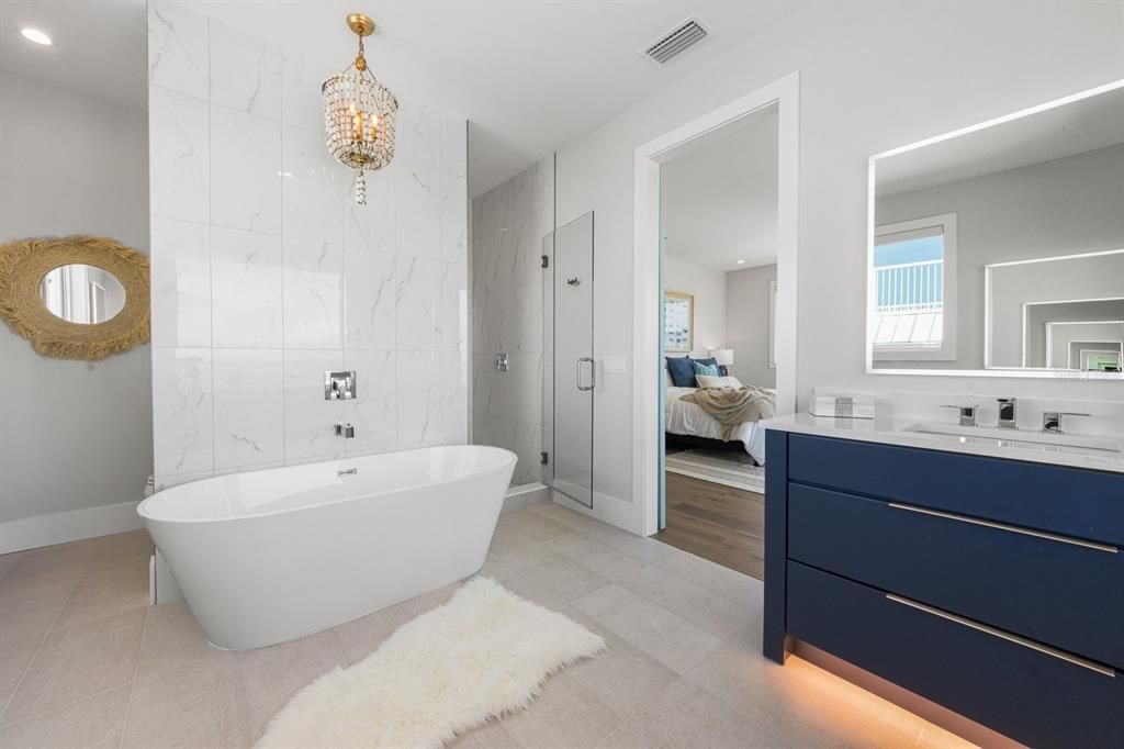 For Sale: $3,895,000 (4 beds, 4 baths, 2091 Square Feet)
